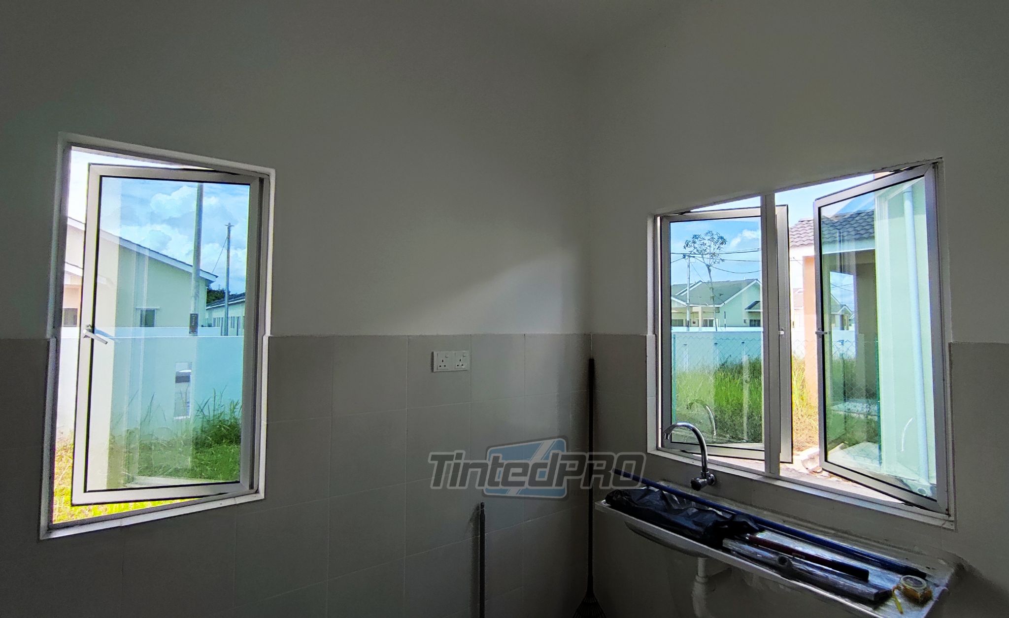 Photo 1663249244001